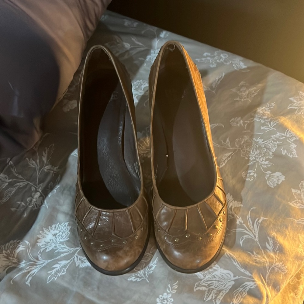 Buckle heels